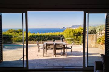 Villa pour 6 personnes, avec jardin ainsi que vue et piscine, animaux acceptés à Saint-Cyr-sur-Mer