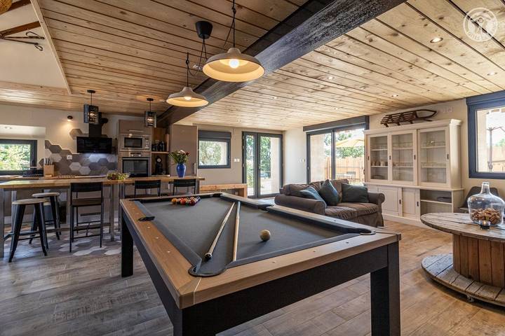 Gîte pour 10 personnes, avec jardin et terrasse dans La Biolle - 3