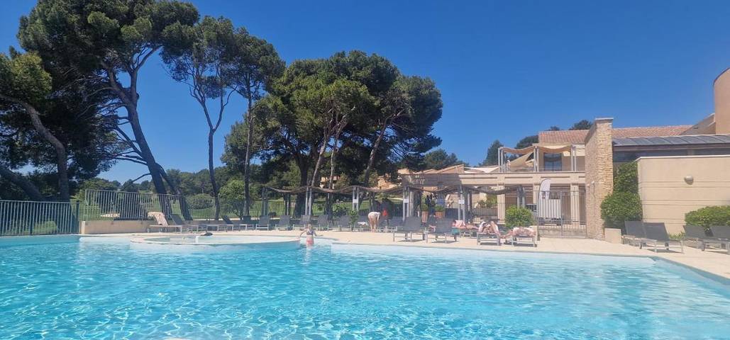 Appartement de vacances pour 4 personnes, avec Terrasse et Bassin pour enfant ainsi que Piscine et Vue