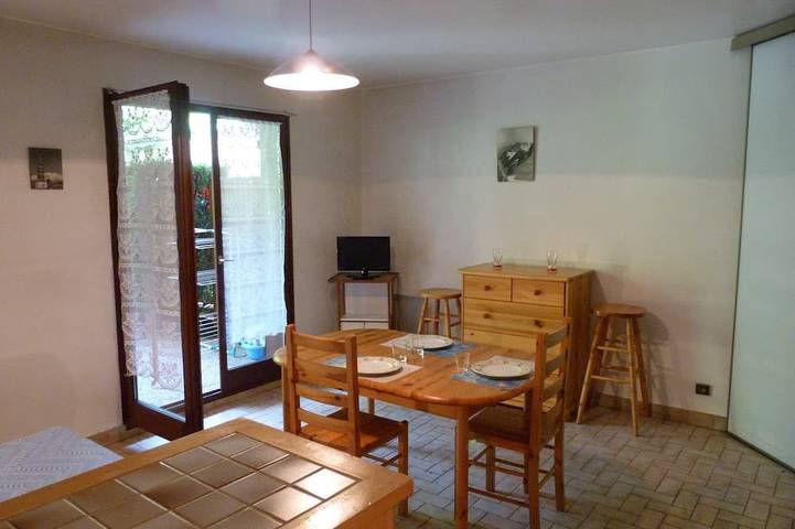 Location de vacances pour 2 personnes, avec Jardin à Menthon-Saint-Bernard