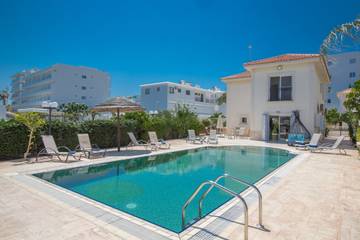 Villa for 8 Guests in Protaras, South Cyprus, Picture 3