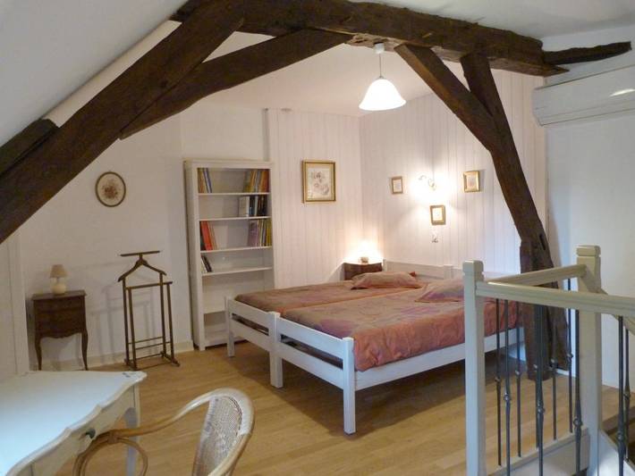 Location de vacances pour 2 personnes, avec Balcon et Terrasse ainsi que Jardin et Vue dans Fontaine-les-Coteaux
