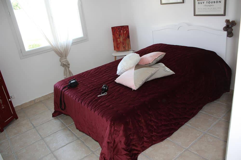 Pleasant house in Provence, Large terrace and enclosed garden, rated 3 stars in Saint-Chamas, Côte méditerranéenne (France)