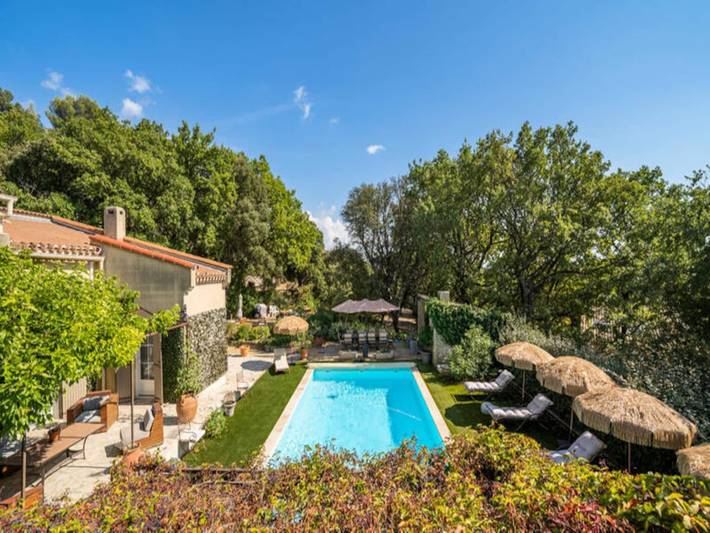 Gîte pour 10 personnes, avec jardin ainsi que terrasse et piscine, adapté aux familles à Vernègues - 2