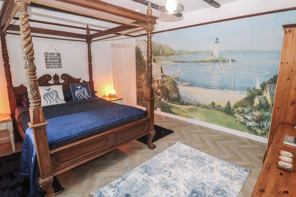 Lighthouse, romantic, country holiday cottage in Praa Sands in Praa Sands, Cornwall