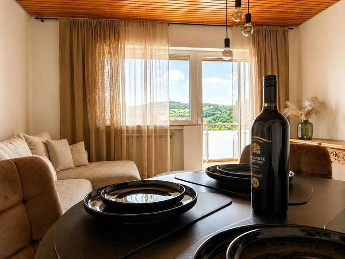 Ferienwohnung für 3 Personen, mit Balkon und Terrasse sowie Garten und Ausblick in Pelm