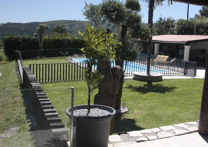 Location de vacances pour 6 personnes, avec vue ainsi que piscine et jardin à Fafe - 4