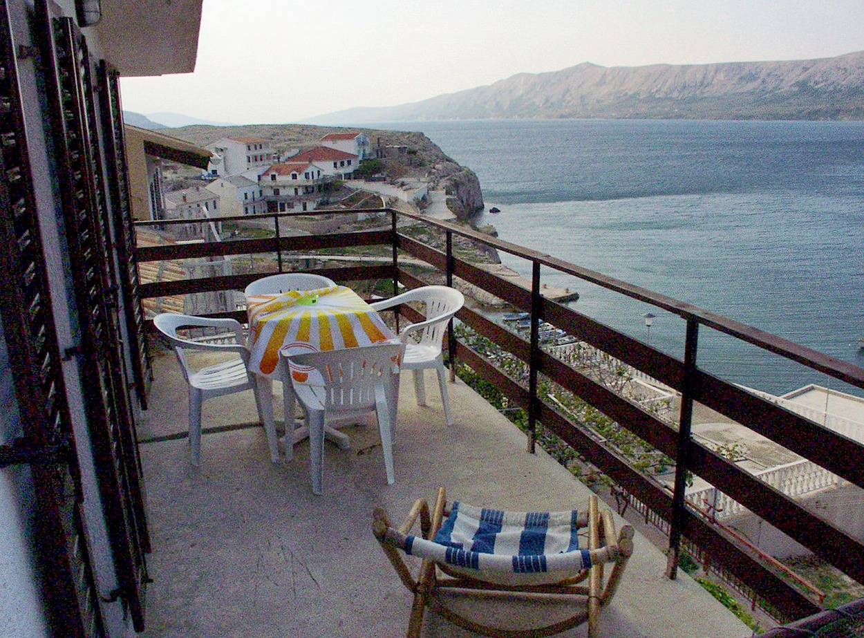 Ganze Wohnung, 2-Zimmer-Ferienwohnung mit Terrasse und Meerblick Zubovici (Pag) A-241-b in Zubovići, Pag