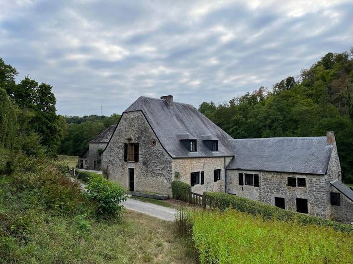 Location de vacances pour 9 personnes, avec Terrasse ainsi que Jardin et Vue à Doische - 2