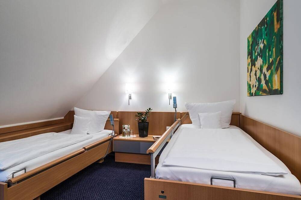 Zweibettzimmer - euvea Freizeit- und Tagungshotel ggmbh in Neuerburg, Eifelkreis Bitburg-Prüm