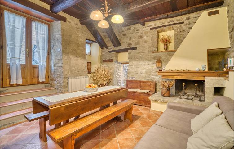 Accogliente appartamento con piscina, parcheggio e WiFi vicino a Tevere in Cortona, Provincia di Arezzo