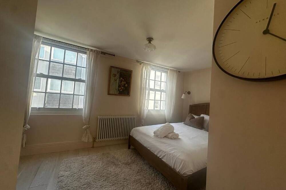 Entire Cosy Seaside Cottage - Minutes from the beach, shops and restaurants! in Hove, Brighton