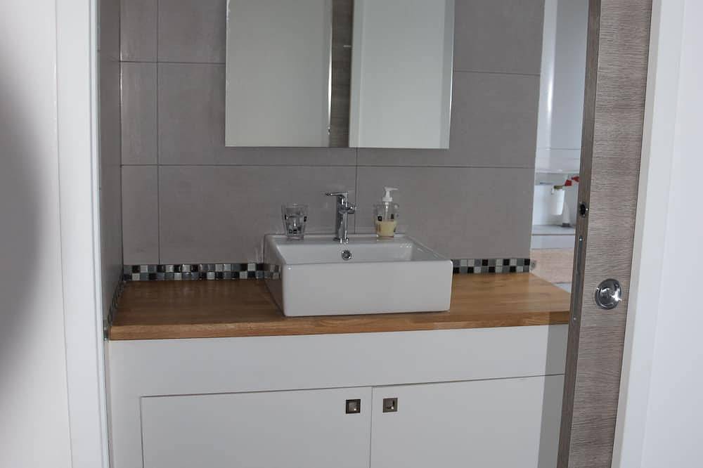 Appartement entier, Appt 2P - 4 personnes - Paris centre 15 mn in Cachan, Val-de-Marne