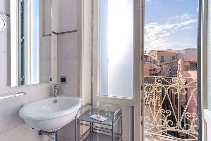 Appartamento intero, Appartamento di lusso in costruzione antica con vista mare mozzafiato a Ortigia in Spiaggetta di Cala Rossa, Siracusa