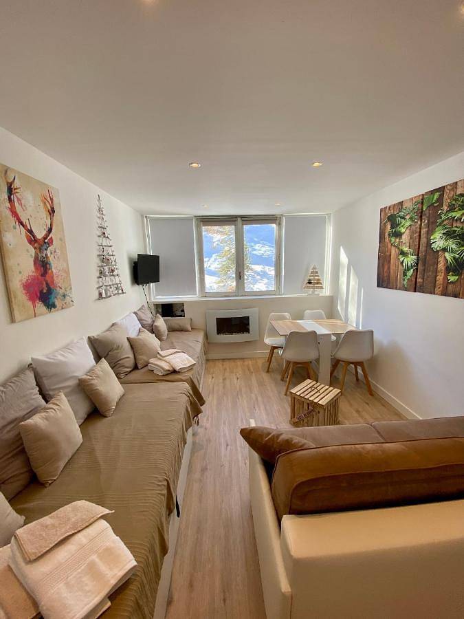 Gîte pour 4 personnes, avec vue dans Cinéma L'Aiguille