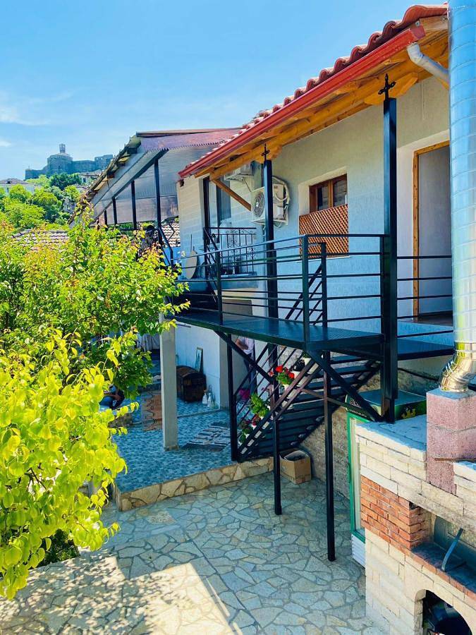 Maison d’hôte pour 3 personnes, avec balcon ainsi que vue et jardin dans Gjirokastër - 2