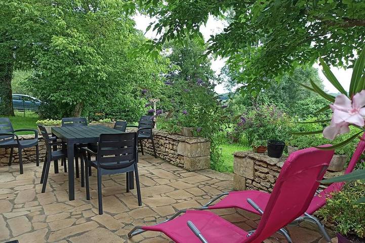 Gîte pour 6 personnes, avec jardin, animaux acceptés à Savignac-de-Miremont