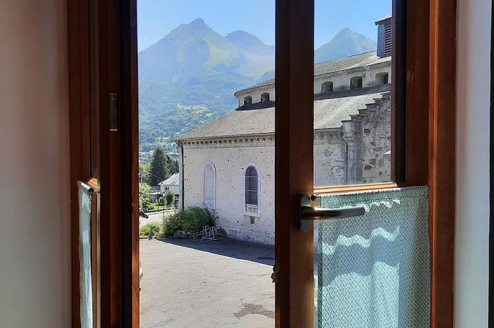 Entire apartment, Pleasant bright one-bedroom apartment, in the heart of the Argeles-Gazost valley. in Soulom, Pyrenees National Park