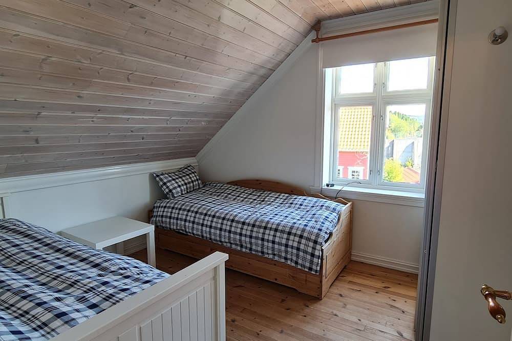 Bergen Fjord: Fish from the garden, Hot Tub, Paddle, Kayak in Lindås