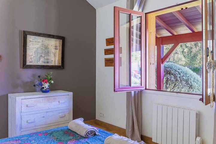 3-star villa + outbuilding; sleeps 10; 5 bedrooms, 3 bathrooms; beach 15 minutes away in Gujan-Mestras, Region de Arcachon