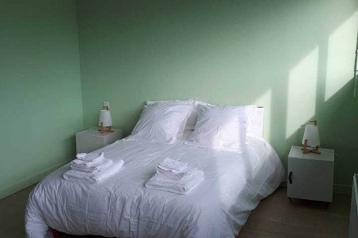 Gîte pour 10 personnes, avec jardin, animaux acceptés à Feneu - 2