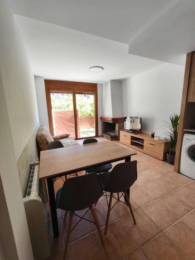Gîte pour 4 personnes, avec Balcon et Terrasse ainsi que Jardin et Vue à Bagà