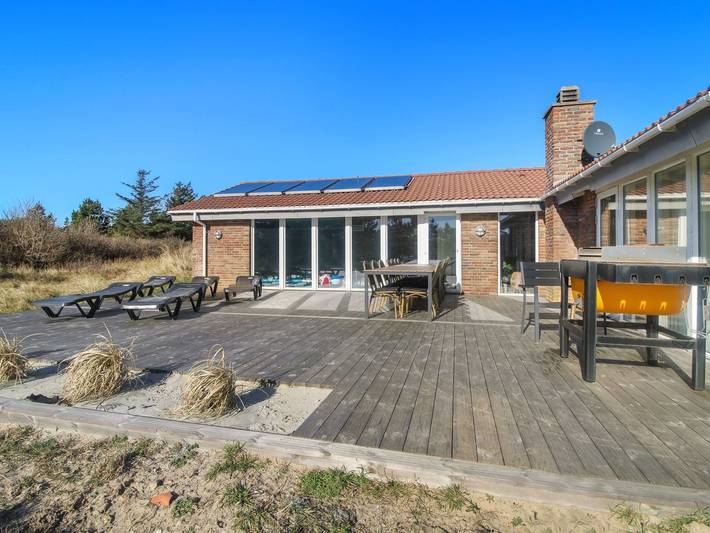 Ferienhaus für 12 Personen, mit Terrasse und Whirlpool sowie Sauna und Pool