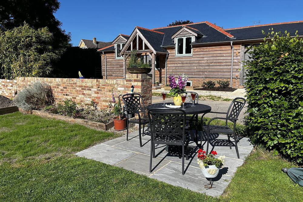 Farm Cottage on a Secluded 9-acre Equestrian Small Holding in Wiltshire