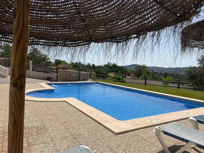 Apartamento para 13 personas, con Balcón y Terraza además de Jardín y Piscina en Cuevas de San Marcos