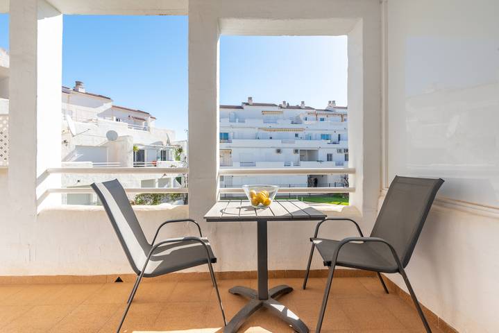 Entire apartment, Vacation Apartment 'Luxury 3-bed Apartment Torreblanca' with Mountain View, Pool, Wi-Fi & Terrace in Torreblanca (Fuengirola), Fuengirola