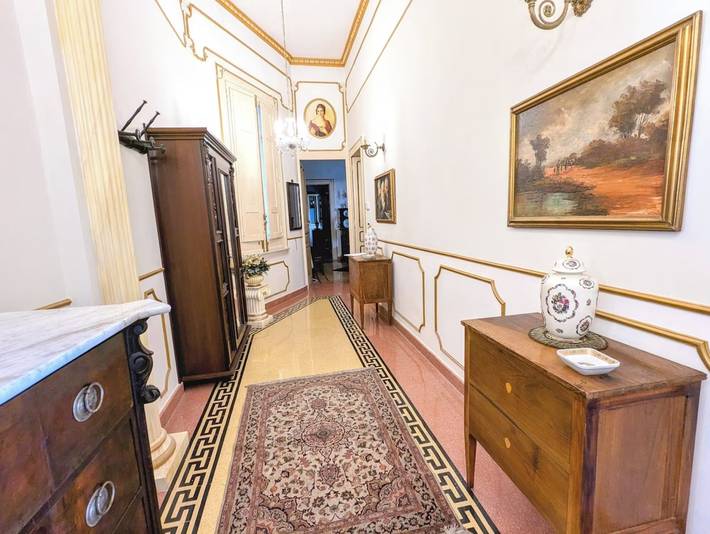 Chambre d'hôtes 'Royal Salerno Central' avec vue sur les montagnes, Wi-Fi et climatisation in Salerne, Côte Tyrrhénienne Campanie