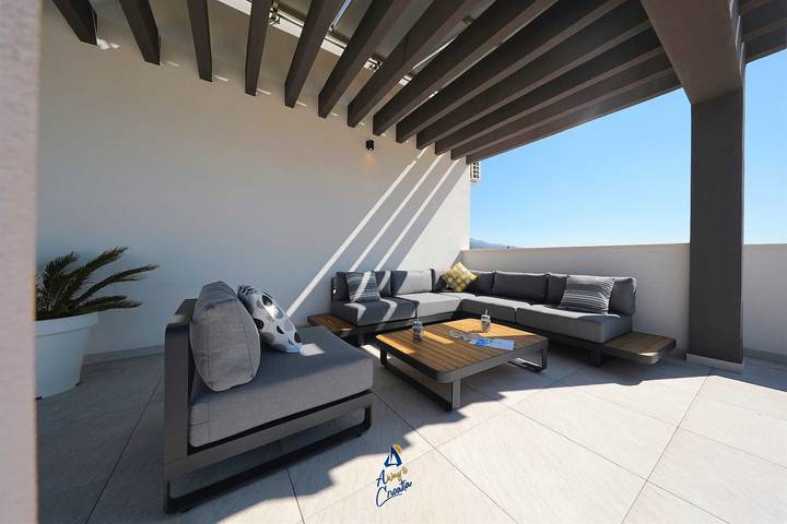 Amazing 6-Br villa with pool close to the beach in Starigrad, Region de Zadar