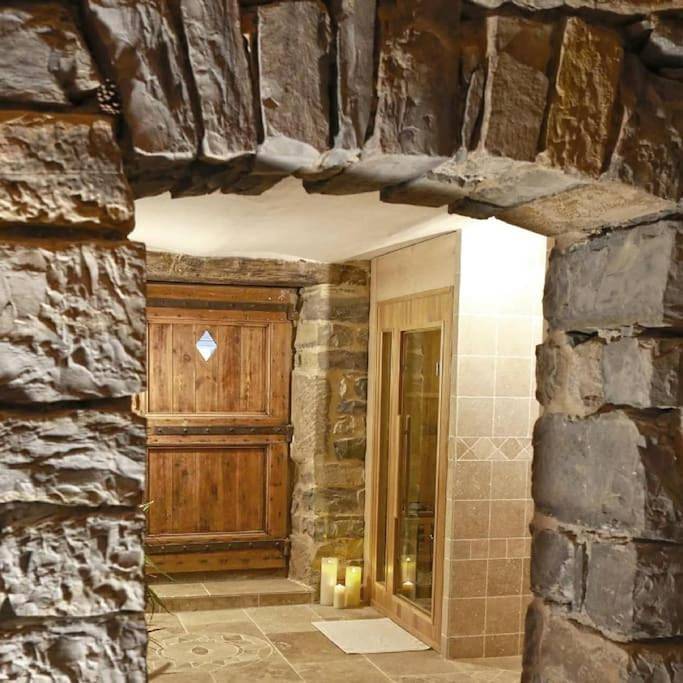 Location de vacances pour 2 personnes, avec vue et jardin ainsi que sauna et terrasse à Millau - 3