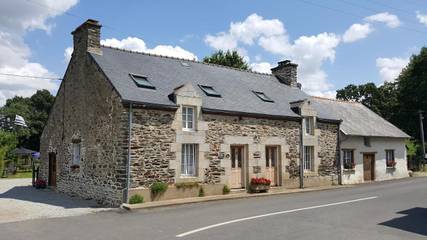 Gîte pour 6 personnes, avec jardin et vue à Rohan
