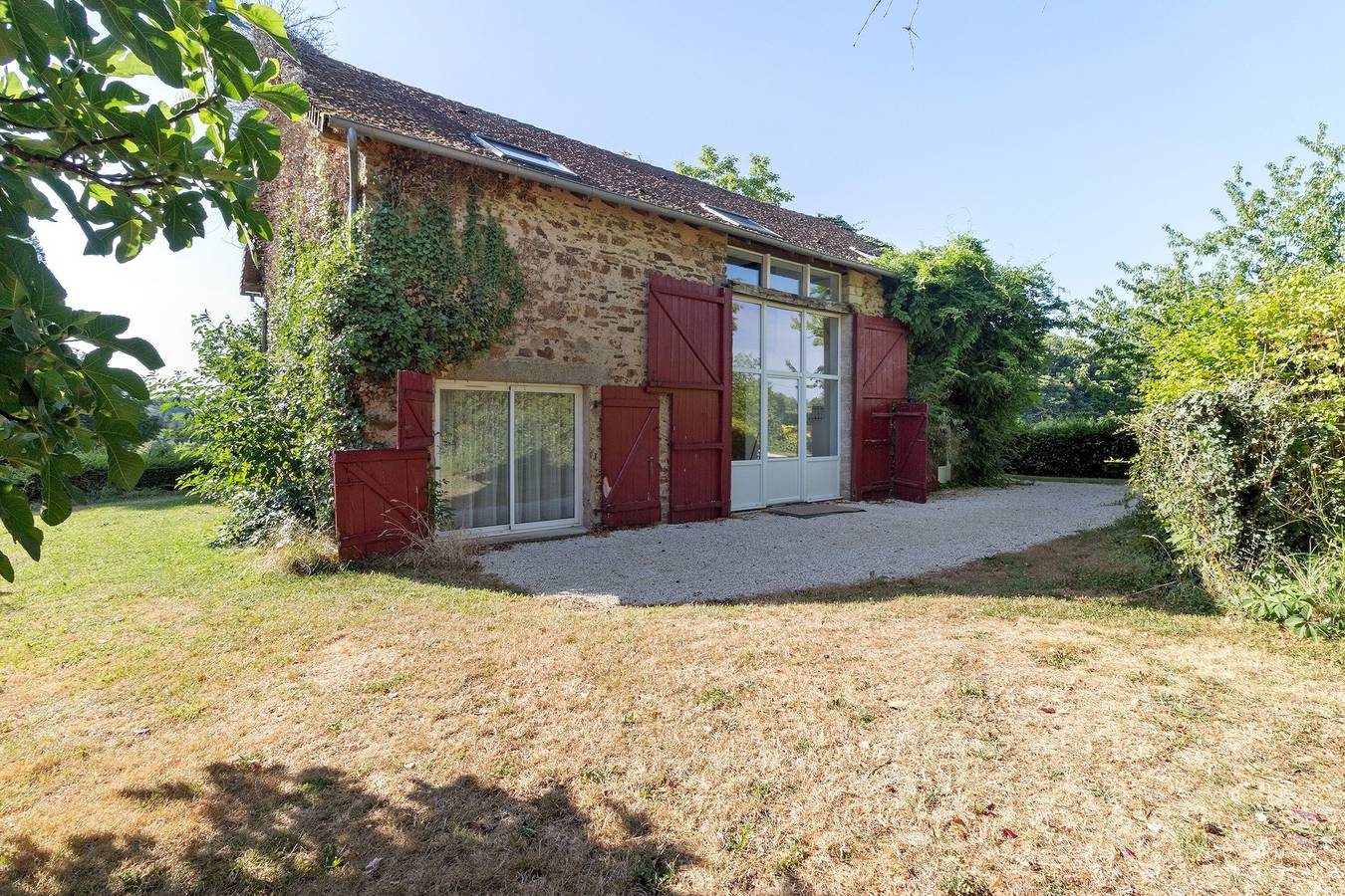 Gîte spacieux et lumineux au cœur du Périgord, terrasse, piscine & nature in Angoisse (Dordogne), Périgord Vert