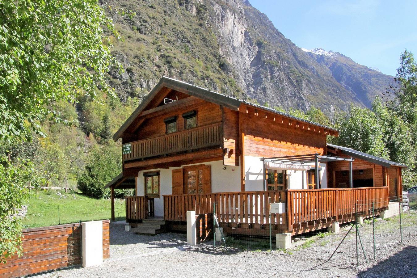 Chalet Encantador en Venosc con Vista Panorámica y Jacuzzi in Vénosc, Les Deux Alpes