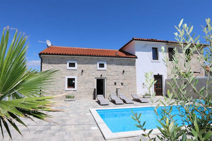 Ferienhaus für 8 Personen, mit Garten und Pool, kinderfreundlich