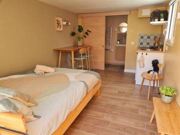 Gîte pour 2 personnes, avec terrasse à Bron