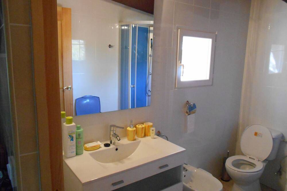 Finca Rustica con aire acondicionado y piscina comunitaria en una zona tranquila. in Xaló, Costa Blanca