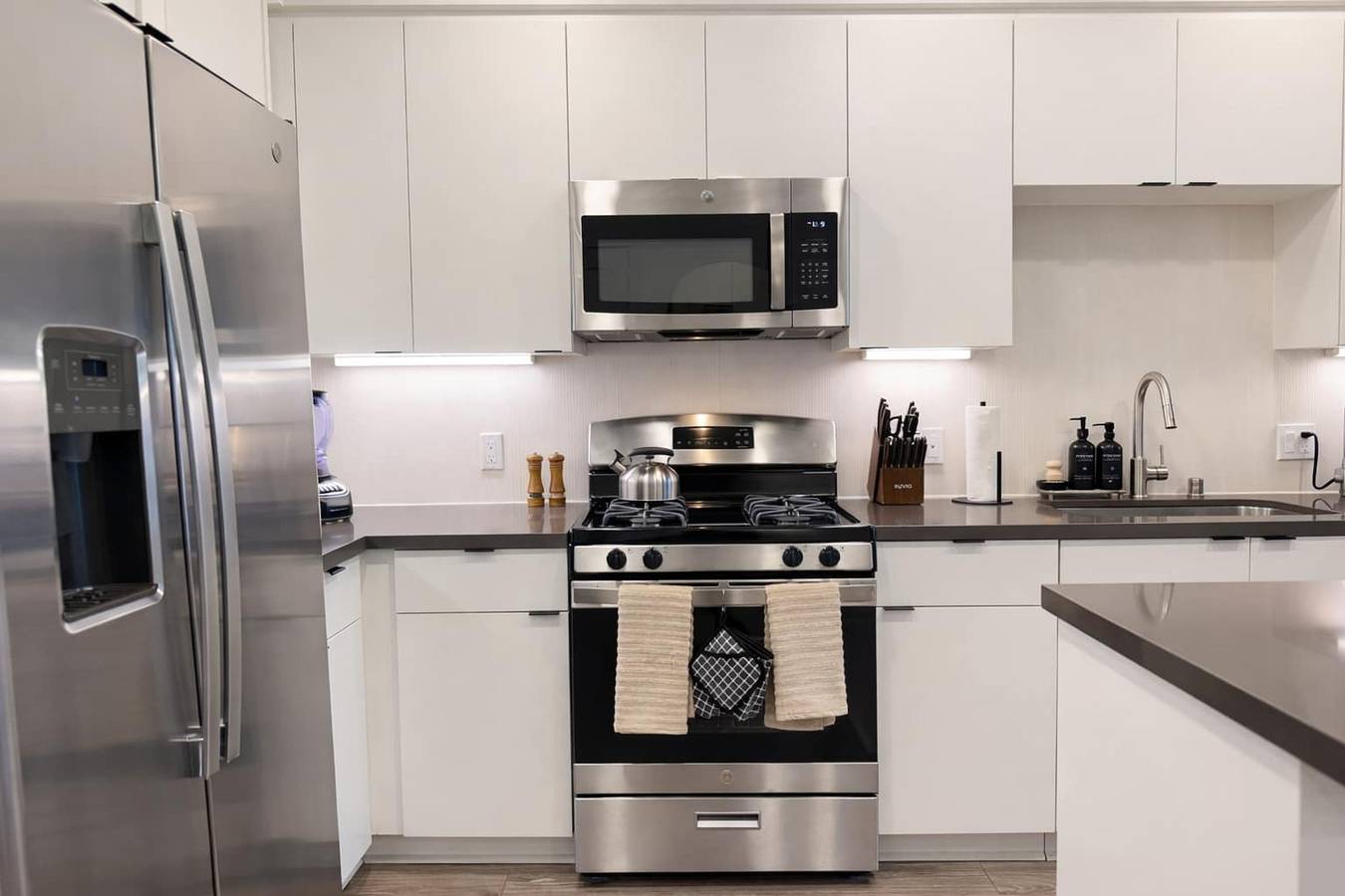 Apartamento entero, Artistic Getaway 10 Min to Disneyland with Pool Gym in Santa Ana (california), Condado de Orange