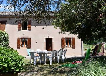 Gîte pour 9 personnes, avec terrasse et jardin à Labastide-de-Lévis