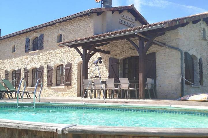 Gîte pour 11 personnes, avec jardin, animaux acceptés