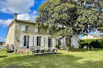 Gîte pour 8 personnes, avec terrasse et jardin à Valeyrac