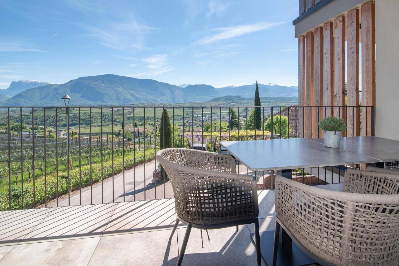 Ganze Wohnung, Villa Montis Exclusive Holiday Apartments in Eppan with Spectacular Views of Dolomites and Bolzano Area in Berg (Eppan), Eppan an der Weinstraße