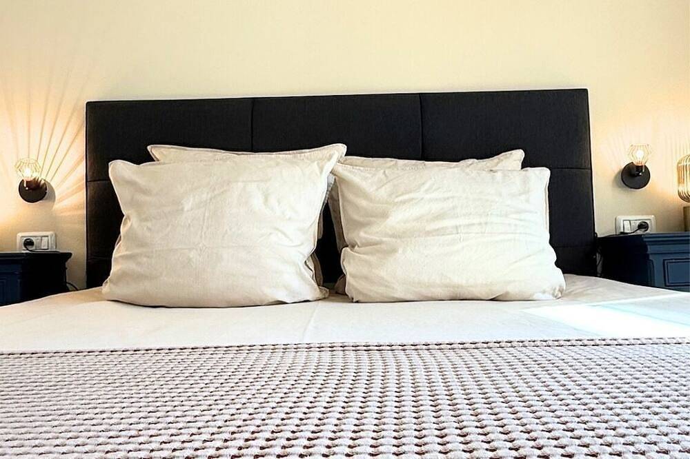 Entire apartment, Stylish Rooftop Apartment Just Minutes from Monaco in Beausoleil, Nice region