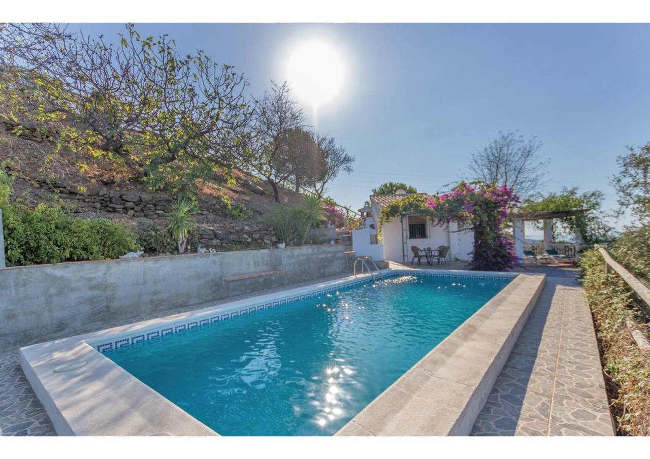 Ferienhaus Encantadora Casa Rural piscina mit Berg- und Meerblick, Pool und Wlan in Sayalonga, Costa del Sol