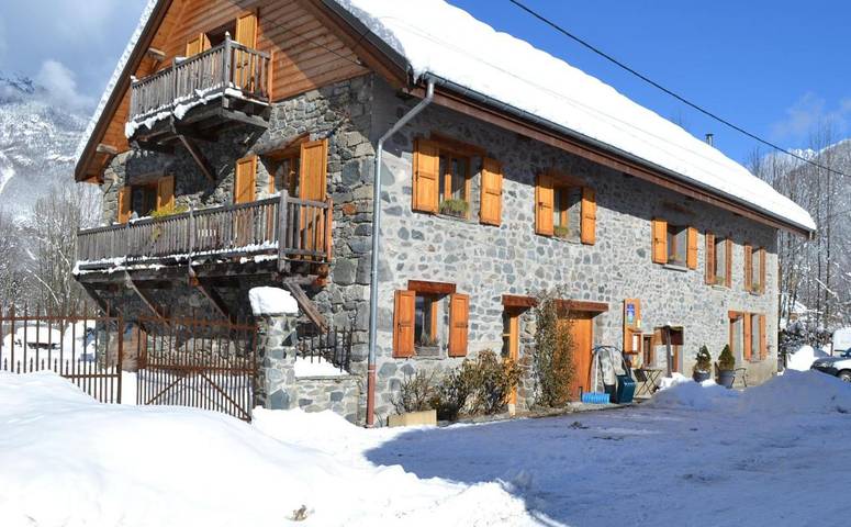 Chambre d’hôte pour 4 personnes, avec sauna ainsi que jacuzzi et jardin à Le Bourg-d'Oisans