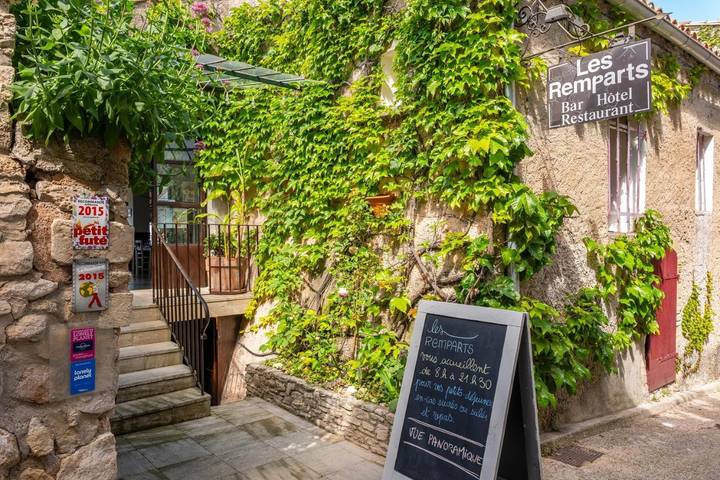 Hôtel pour 2 personnes, avec vue et terrasse à Venasque - 2