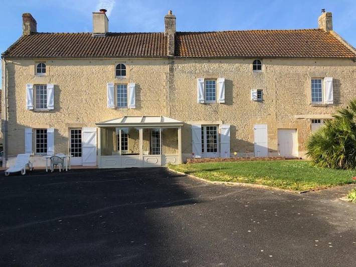 Gîte pour 8 personnes, avec jardin, animaux acceptés à Secqueville-en-Bessin