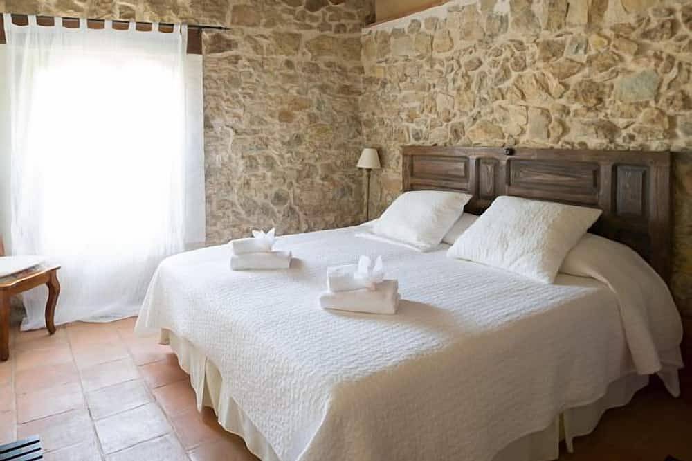Self catering El Zaguán de Cabanillas for 12 people in Cabanillas del Monte, Torrecaballeros